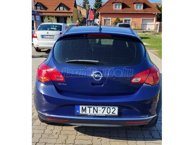 OPEL ASTRA J 1.6 Cosmo