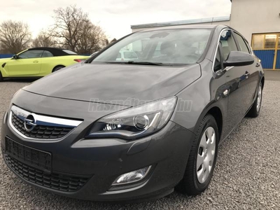 OPEL ASTRA J 1.6 Cosmo ++67eKM++VetSzkönyv++Radar++Tempomat++4xElAblak+ÜlésFűtés