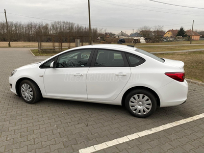 OPEL ASTRA J 1.6 Selection