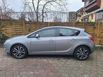 OPEL ASTRA J 1.6 Sport