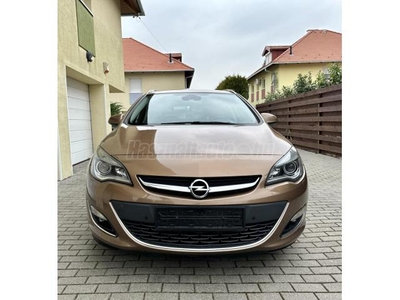 OPEL ASTRA J Sports Tourer 1.4 T Cosmo EURO6 1.-tulaj/Digit.Klíma/Ülésfűtés/Kormányfűtés/Vonóhorog/Szervizkönyv // 158.000 km