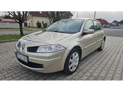 RENAULT MEGANE 1.6 16V Dynamique Komfort