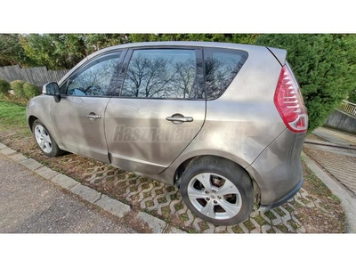 RENAULT SCENIC Scénic 1.6 16V TomTom