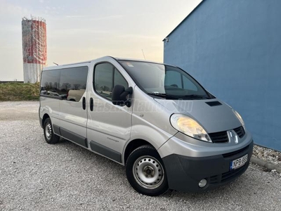 RENAULT TRAFIC 2.5 dCi L2H1P2 Passenger