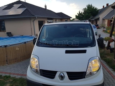 RENAULT TRAFIC 2.5 dCi L2H1P2 Passenger