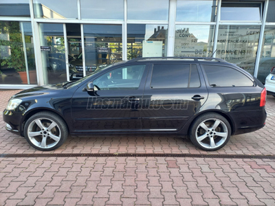 SKODA OCTAVIA Combi 2.0 CR TDI Elegance DSG Vez.szervizkönyv. Navi. Xenon. F1 váltó. Napfénytető. Félbör ülés