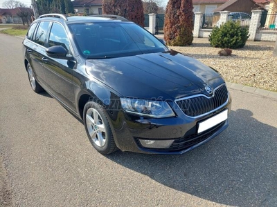 SKODA OCTAVIA Combi 2.0 CR TDI Style BIXENON TEMPOMAT NAVI BŐR ÜLÉS FŰTÉS