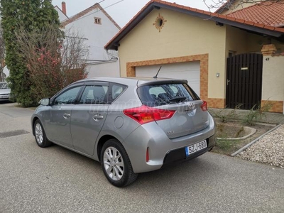 TOYOTA AURIS 1.6 Style (Automata)