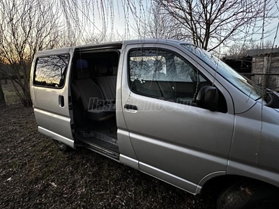 TOYOTA HI-ACE Hiace 2.4 D Glass Van