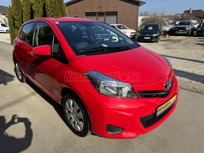 TOYOTA YARIS 1.0 Active TOLATÓKAMERA KLÍMA ESP ÉRINTŐ KÉPERNYŐS LCD 174E KM