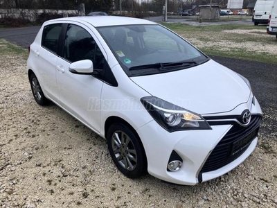 TOYOTA YARIS 1.33 Live Plus 79.E.KM !!! VEZETETT SZERVIZKÖNYV !!! TOLATÓ KAMERA !!! GYÁRI FÉNYEZÉS !!!