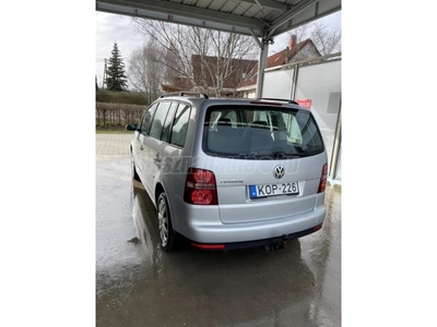 VOLKSWAGEN TOURAN 1.6 Trendline