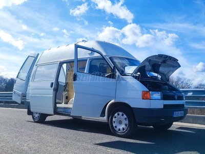 VOLKSWAGEN TRANSPORTER T4 2.5 L SYNCRO 4X4