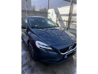 VOLVO V40 2.0 D [D2] Momentum Vezetett szervízkönyves!