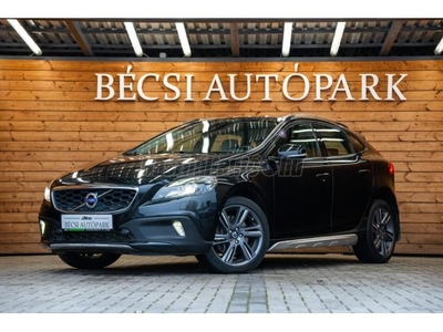 VOLVO V40 Cross Country 2.0 D [D4] Summum Geartronic 1 ÉV GARANCIA//PANORÁMATETŐ//ÖNPARKOLÓ//ÜLÉSFŰTÉS//SZERVIZKÖNYV//