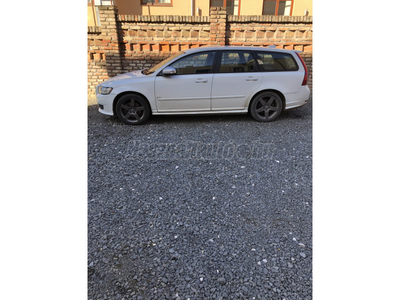 VOLVO V50 2.4 D [D5] Momentum R Design