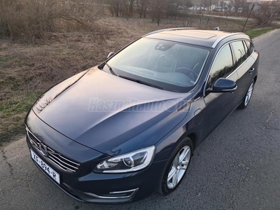 VOLVO V60 2.4 D [D6] PHEV AWD Summum Geartronic