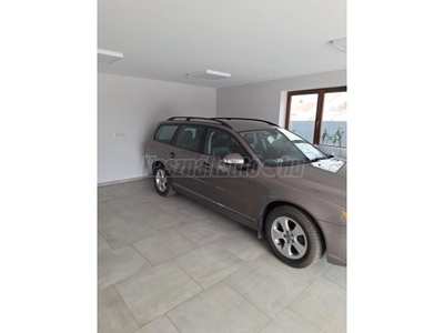 VOLVO V70 2.4 D [D5] Kinetic