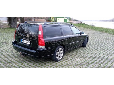 VOLVO V70 2.4 D [D5] Momentum