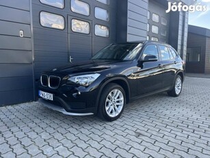 BMW X1 sdrive18d (Automata) Szervizkönyv / Navi...