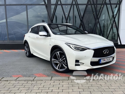 INFINITI Q30