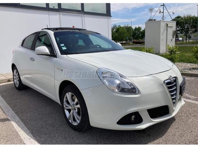 ALFA ROMEO GIULIETTA 2.0 JTDM-2 Distinctive Panoráma//DNA//Ülésfűtés//Tolatóradar//Navigáció//Tempomat