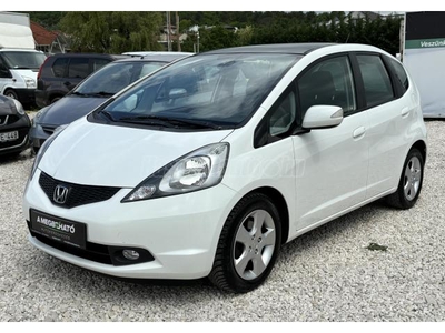 HONDA JAZZ 1.4 Executive Panorámatető. Tempomat. Ülésfűtés