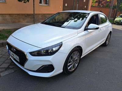 HYUNDAI I30 Fastback 1.4 T-GDi Comfort Edition 140 LE.Digit klíma. Navi. Fűthetű ülések és kormány. Tolatókamera.parkszenzor