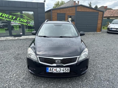 KIA CEE'D SW 1.4 L Cool Jéghideg klíma! 2 gyári kulcs! Kevés KM! Garantált KM!