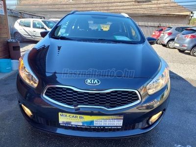 KIA CEE'D SW 1.6 CRDI FIFA Limited SZERVIZKÖNYV!!!