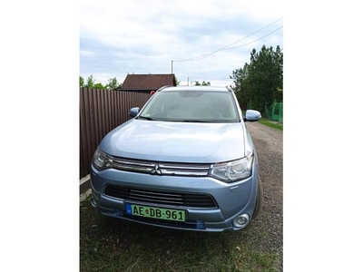 MITSUBISHI OUTLANDER 2.0 PHEV Instyle Navi 4WD CVT