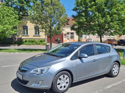 OPEL ASTRA J 1.6 Sport