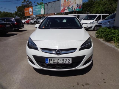 OPEL ASTRA J Sedan 1.6 Enjoy EURO6 109ekm. végig vezetett szervízkönyv