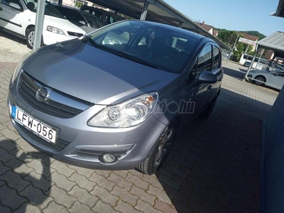 OPEL CORSA D 1.4 Enjoy kevés km!!