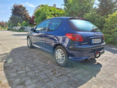 PEUGEOT 206 1.4 HDi Presence KLÍMA-tÖRZSKÖNYV-MAGÁNSZEMÉLY-VONÓHOROG