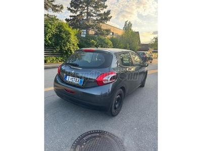 PEUGEOT 208 1.4 HDi Envy