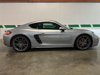 PORSCHE CAYMAN 718S