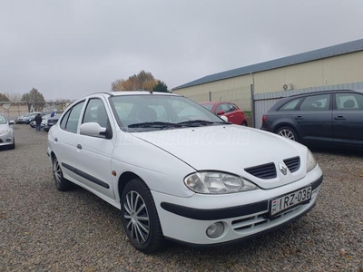 RENAULT MEGANE Limousine 1.9 dCi Dynamique Vonóhorog!!!