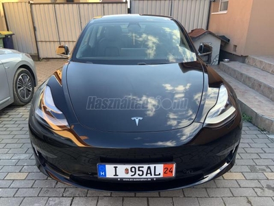 TESLA MODEL 3 Performance AWD (Automata) 476Le!Dual Motor!Friss szervíz!Új 19colos gumikkal!Vonóhorog!Premium zene!Áfás!