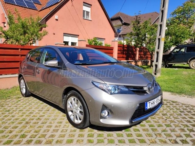 TOYOTA AURIS 1.6 Limited