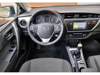 TOYOTA AURIS Touring Sports 1.6 Style Nagy navi Radarok Kamera Tempomat Ülésfűtés