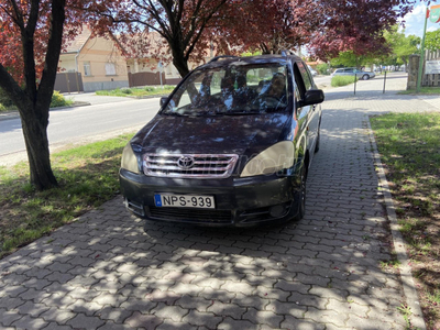 TOYOTA AVENSIS VERSO 2.0