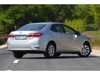 TOYOTA COROLLA Sedan 1.6 Active Trend+ 95EKM!Mo-i/2.tul/Bi-Led/Digitklíma/Üfűt/Temp/PDC/CARPLAY/GARANCIA!!!