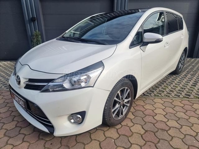 TOYOTA VERSO 2.0 D-4D Premium Navi GYÖNYHÁZFEHÉR.NAVI.TOLKAMERA.VHOROG.2XDIGITÁLIS KLÍMA.ÜVEGTETŐ.ALU.2026/03-IG VI