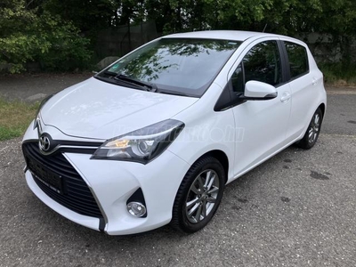 TOYOTA YARIS 1.33 Live Plus 79.E.KM !!! VEZETETT SZERVIZKÖNYV !!! TOLATÓ KAMERA !!! GYÁRI FÉNYEZÉS !!!