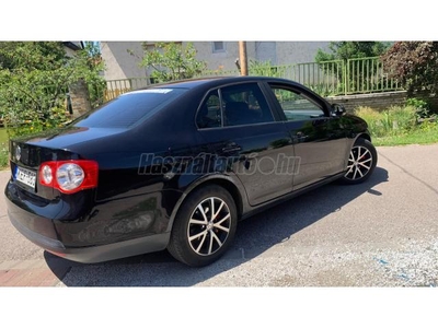 VOLKSWAGEN JETTA 1.6 Trendline