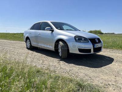 VOLKSWAGEN JETTA V 2.0 CR TDI Sportline DSG