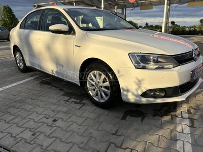 VOLKSWAGEN JETTA VI 1.4 TSI Highline DSG Hybrid