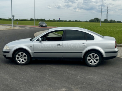 VOLKSWAGEN PASSAT V