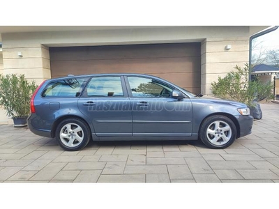 VOLVO V50 1.6 D [D2] Momentum